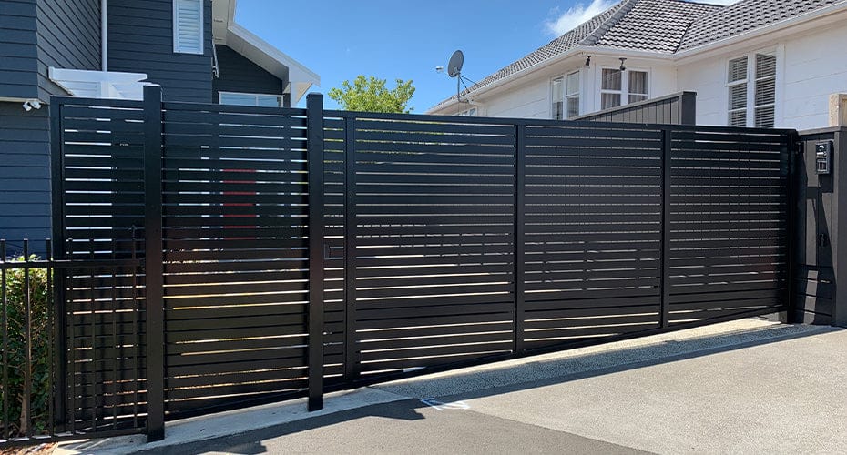 Sunrise Custom Aluminum Fence & Gate Installation